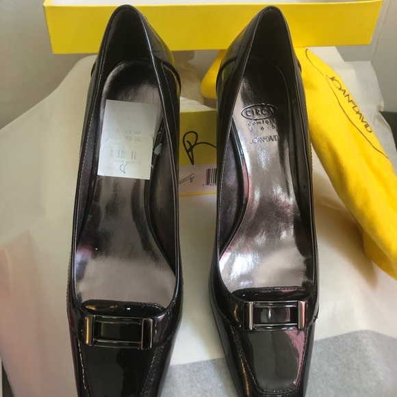 NWT Circa Joan & David Mara Pewter Heels, Size 8 - Picture 2 of 5